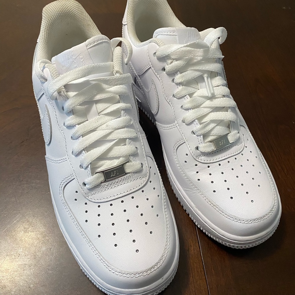 SOLD Women’s Size 10 White Air Force One - Picture 2 of 4